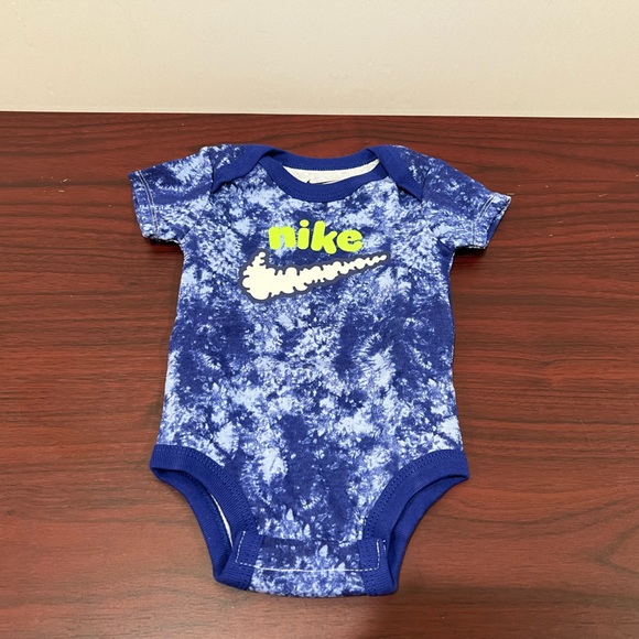 Nike 3 Piece Set, White & Purple, 0-6 Months - Picture 2 of 11